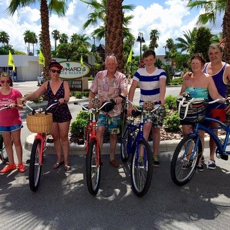 Foto scattata a Clearwater Beach Scooter and Bike Rentals da Mike M. il 8/26/2015