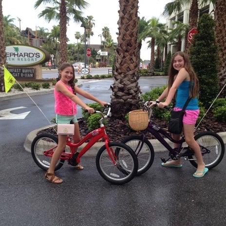 Foto tomada en Clearwater Beach Scooter and Bike Rentals  por Mike M. el 8/26/2015