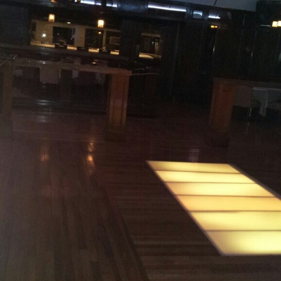 8/3/2013에 Ken S.님이 J&#39;s White Elephant - Banquet Center &amp; Lounge에서 찍은 사진