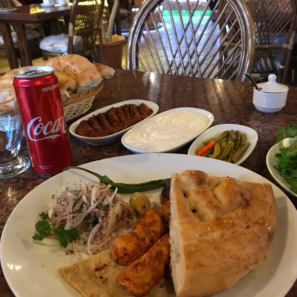 Foto tomada en Paşa Ocakbaşı Restoran  por Kerem el 2/2/2018