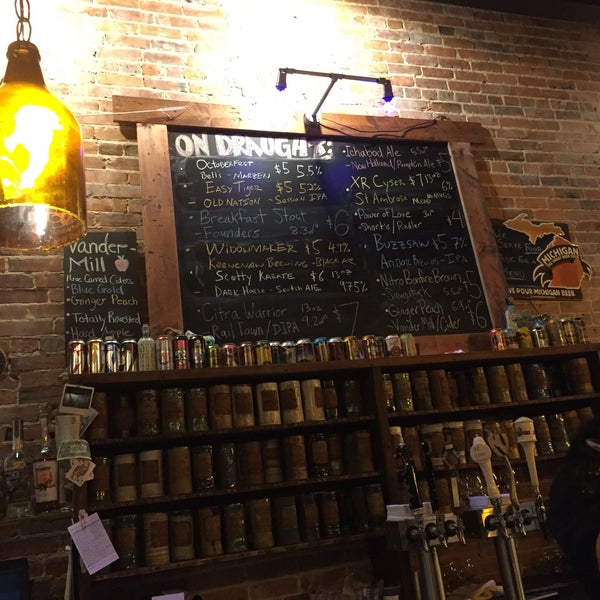 9/16/2016에 Jessica V.님이 The Mitten Bar에서 찍은 사진