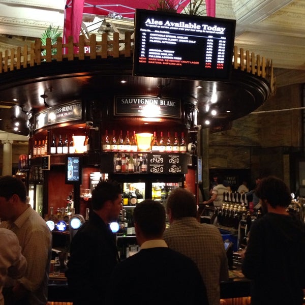 Photo taken at The Crosse Keys (Wetherspoon) by David B. on 10/4/2013