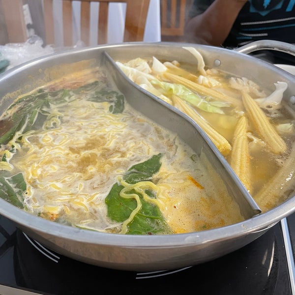 Hot Pot Heaven Asian Restaurant in Mccully Moiliili