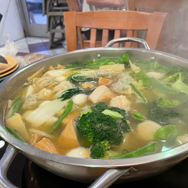 Hot Pot Heaven Asian Restaurant in Mccully Moiliili