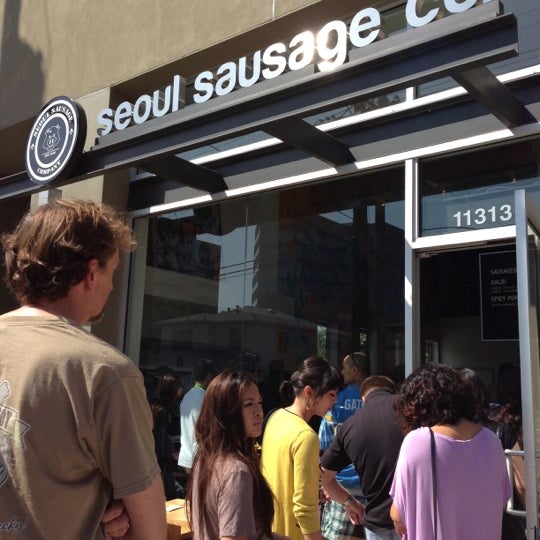 Foto diambil di Seoul Sausage Company oleh Nadia B. pada 10/7/2012