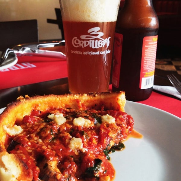 La nueva Deep dish pizza "Espinaca y Portobello" es deliciosa, tiene un toque dulce de la miel de abejas que acompaña el tahine.