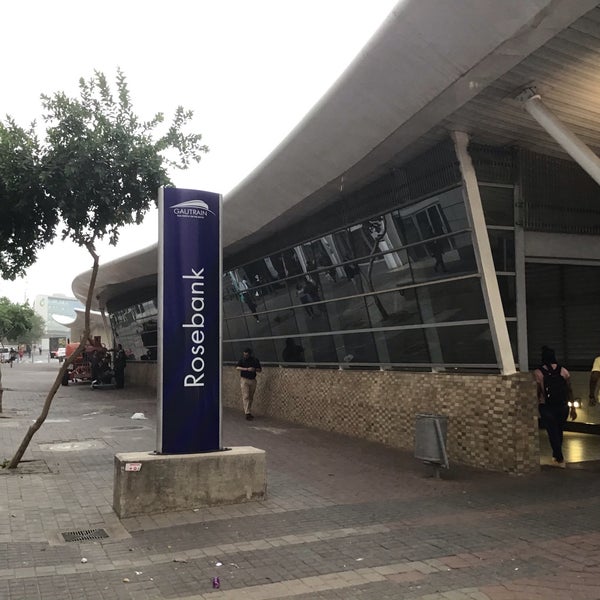 Foto tirada no(a) Gautrain Rosebank Station por Egor K. em 12/3/2019