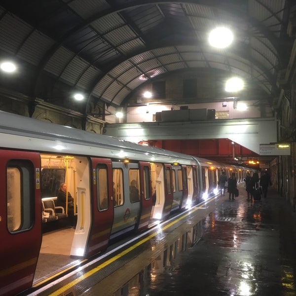 2/10/2019에 Egor K.님이 Paddington London Underground Station (Hammersmith &amp; City and Circle lines)에서 찍은 사진