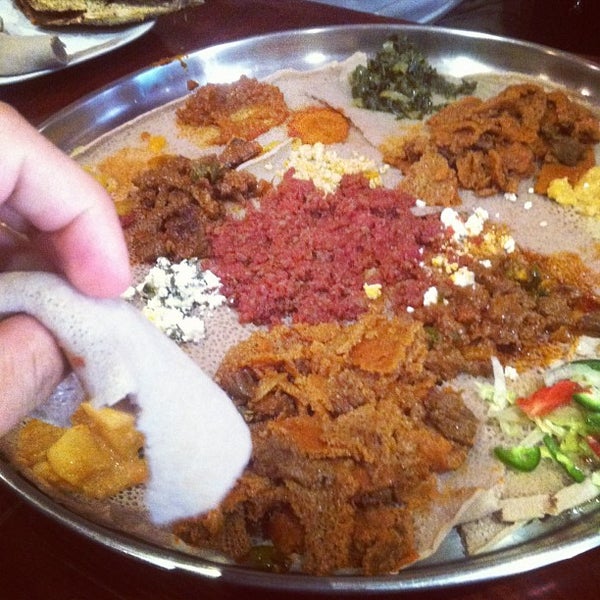 Foto diambil di Etete Ethiopian Cuisine oleh ᴡ H. pada 7/30/2013