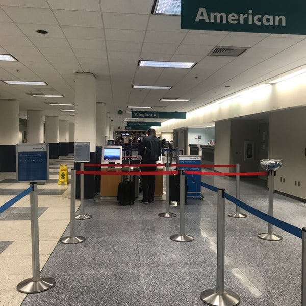 11/15/2018 tarihinde Blair K.ziyaretçi tarafından Fort Wayne International Airport (FWA)'de çekilen fotoğraf