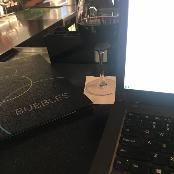 10/12/2018에 Blair K.님이 Bubbles Wine Bar에서 찍은 사진