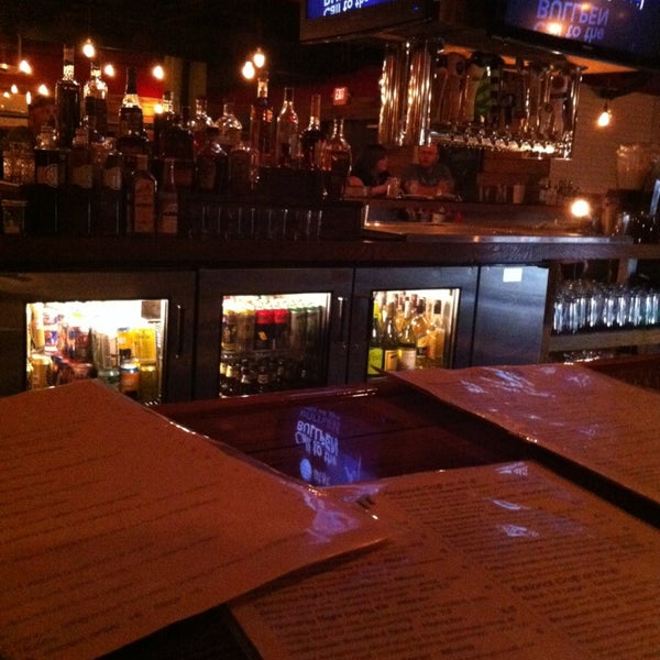 8/11/2013 tarihinde Brooke C.ziyaretçi tarafından Drafting Table Pub'de çekilen fotoğraf