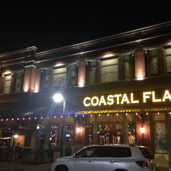 รูปภาพถ่ายที่ Coastal Flats โดย Alex R. เมื่อ 9/18/2014