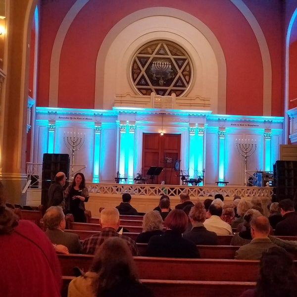 Foto diambil di Sixth &amp; I Historic Synagogue oleh Dan K. pada 3/3/2019