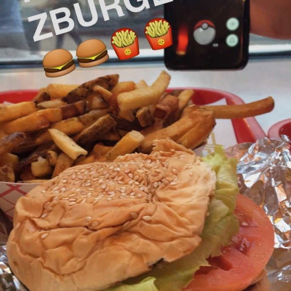 7/22/2016にMary T.がZ-Burgerで撮った写真