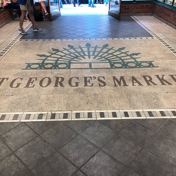 Das Foto wurde bei St George&#39;s Market von Davey R. am 6/10/2018 aufgenommen