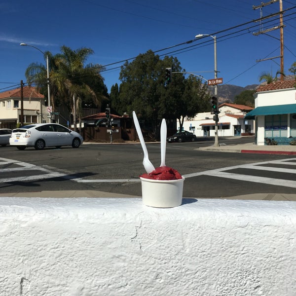 Photo prise au Mission Street Ice Cream and Yogurt - Featuring McConnell&#39;s Fine Ice Creams par Ana Clare S. le10/9/2016
