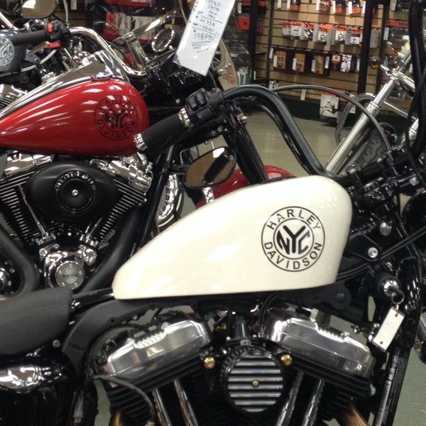 Foto diambil di Harley-Davidson of New York City oleh Brian S. pada 11/9/2013