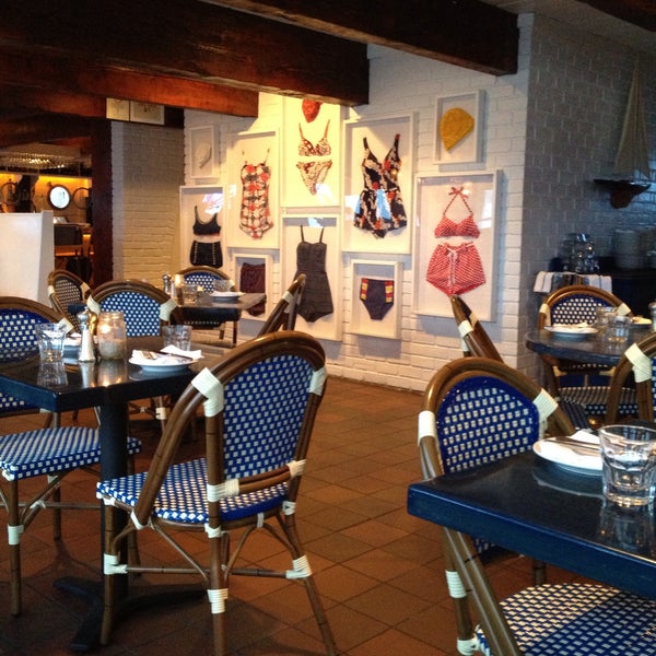 Foto scattata a Navy Beach Restaurant da Brian S. il 5/10/2013