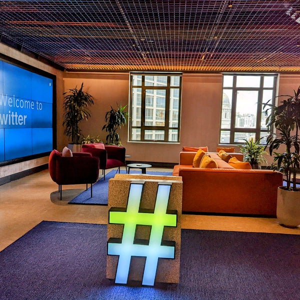 Foto diambil di Twitter HQ oleh Sannidhi . pada 3/16/2022
