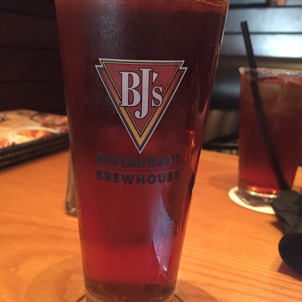 Photo taken at BJ&#39;s Restaurant &amp; Brewhouse by Anthony K. on 11/1/2015