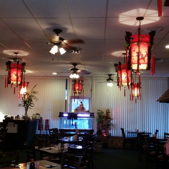 Foto scattata a Dynasty Chinese Restaurant da Patrick B. il 6/28/2014