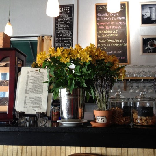 11/18/2012 tarihinde Antonino N.ziyaretçi tarafından NiDo Caffe Italian Restaurant'de çekilen fotoğraf