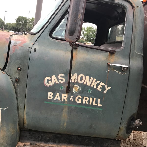 รูปภาพถ่ายที่ Gas Monkey Bar N&#39; Grill โดย Charles W. เมื่อ 5/20/2017