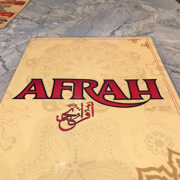 Das Foto wurde bei Afrah Mediterranean Restaurant &amp; Pastries von Charles W. am 1/29/2017 aufgenommen