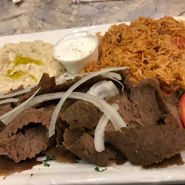 Das Foto wurde bei Afrah Mediterranean Restaurant &amp; Pastries von Charles W. am 1/29/2017 aufgenommen