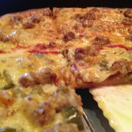 Снимок сделан в Aurelio&#39;s Pizza - Marietta пользователем Jay B. 4/16/2014