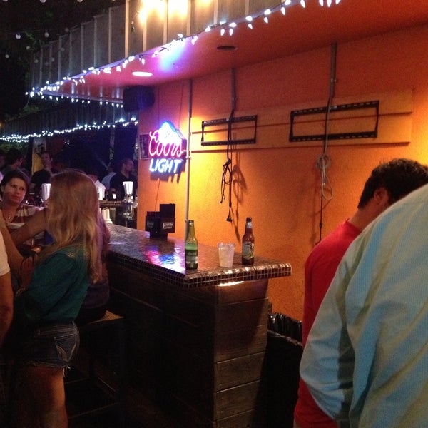 Photo prise au The Rack Sushi Bar &amp; Billiards Lounge par Jason M. le4/29/2013