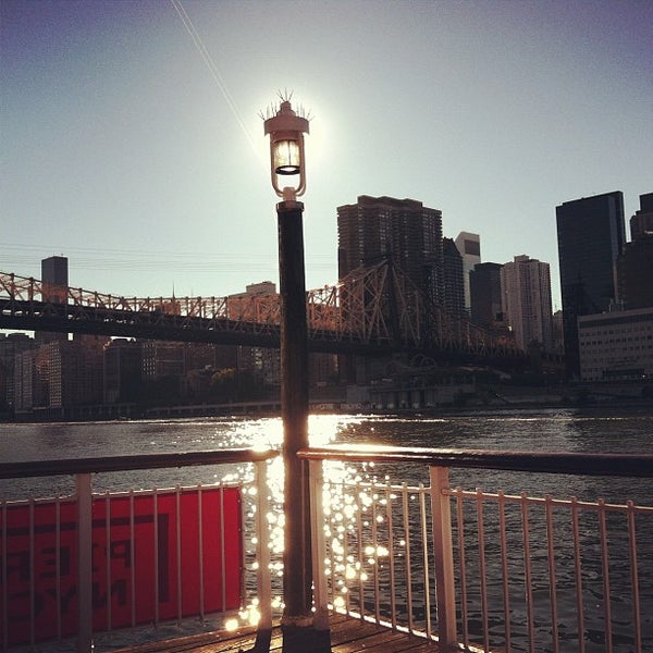 Foto diambil di Pier NYC oleh Kelly E. pada 9/23/2012