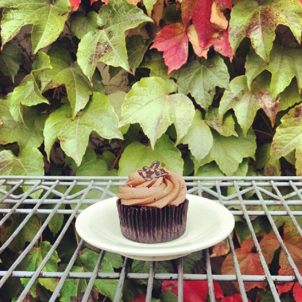 รูปภาพถ่ายที่ Cupcake โดย Heidi G. เมื่อ 10/8/2012