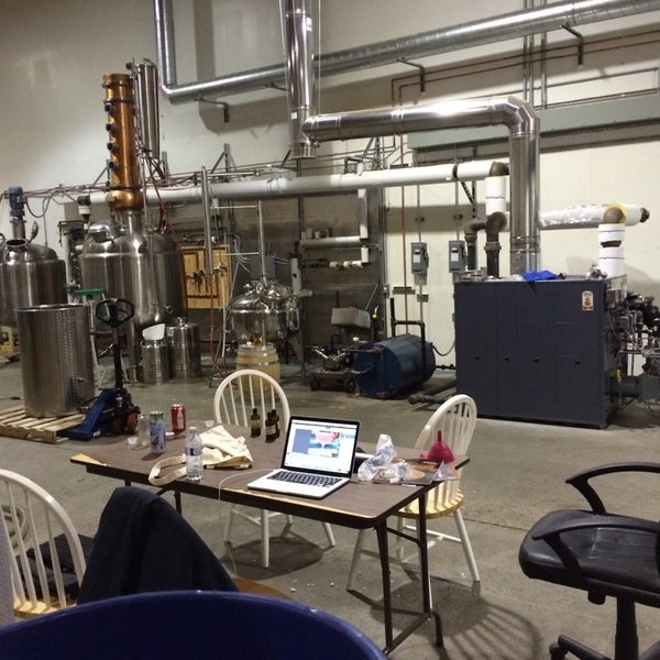 4/4/2014 tarihinde Andrew B.ziyaretçi tarafından 3 Howls Distillery'de çekilen fotoğraf
