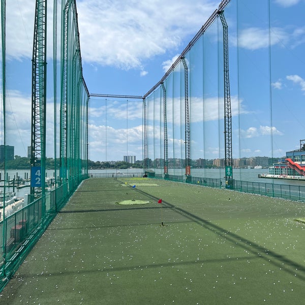 Photo taken at The Golf Club at Chelsea Piers by Cass on 6/10/2023
