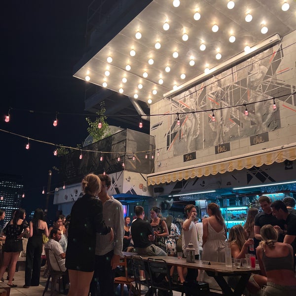 Foto tomada en Bar Hugo - Rooftop  por Cass el 7/24/2022