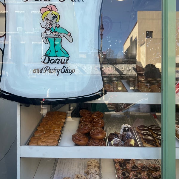 Photo taken at Peter Pan Donut &amp; Pastry Shop by Cass on 2/18/2023