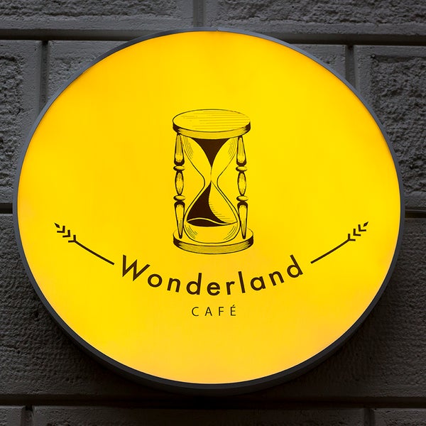 6/13/2016 tarihinde Wonderland Caféziyaretçi tarafından Wonderland Café'de çekilen fotoğraf