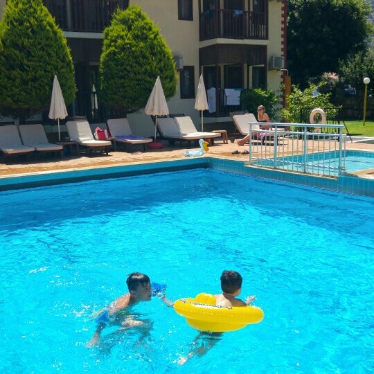 รูปภาพถ่ายที่ Hotel Ölüdeniz โดย Ayşe Ç. เมื่อ 7/6/2016