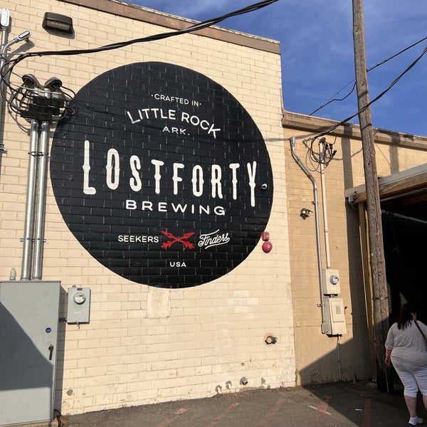 Foto tirada no(a) Lost Forty Brewing por Brian B. em 6/18/2022