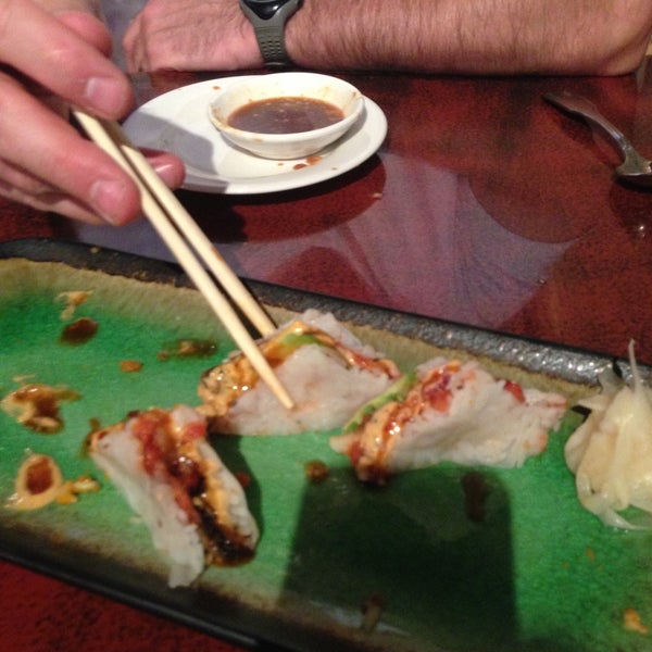Foto tirada no(a) YoiYoi Steakhouse &amp; Sushi por Cindy L. em 5/17/2013
