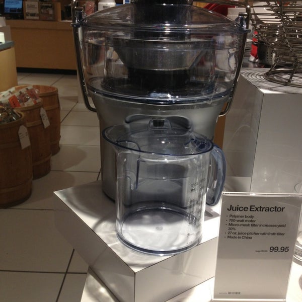 Photo taken at Crate &amp; Barrel by Jessica L. on 6/12/2013