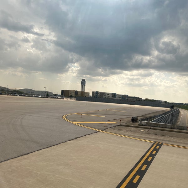 8/4/2023にSuvodeep D.がジョン・グレン・コランバス国際空港 (CMH)で撮った写真