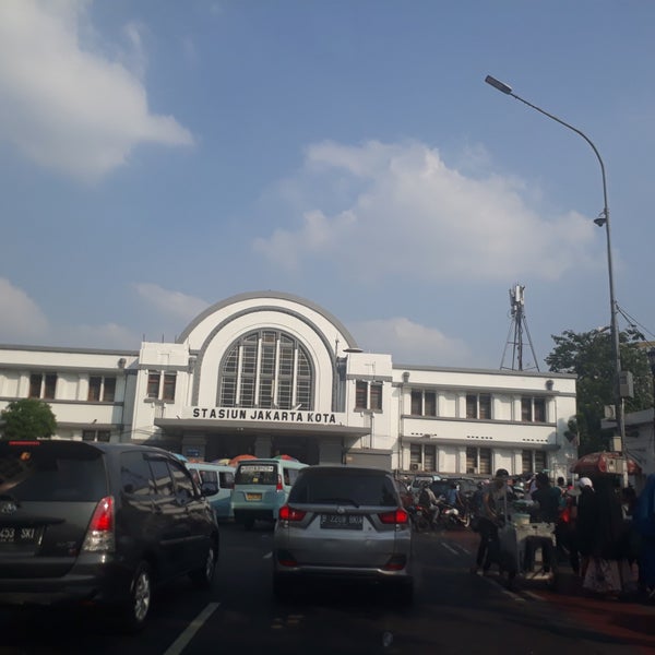 Photo taken at Stasiun Jakarta Kota by Ari W. on 6/16/2018