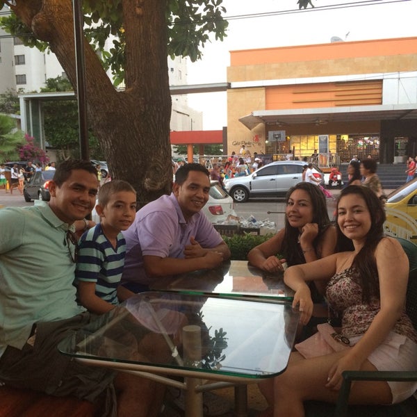 Photo prise au Pizzas Piccolo Cartagena par Raul Q. le1/1/2014