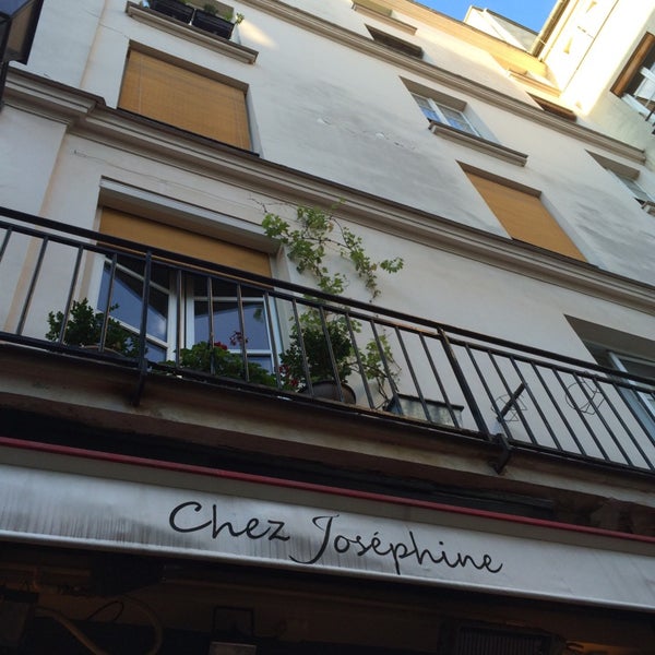 Foto diambil di Chez Joséphine oleh Rene F. pada 7/14/2014
