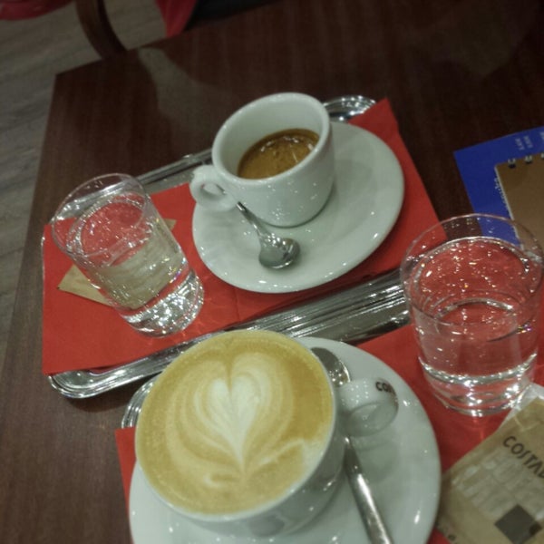 Foto scattata a Segretto del Caffé da Matej O. il 1/14/2014