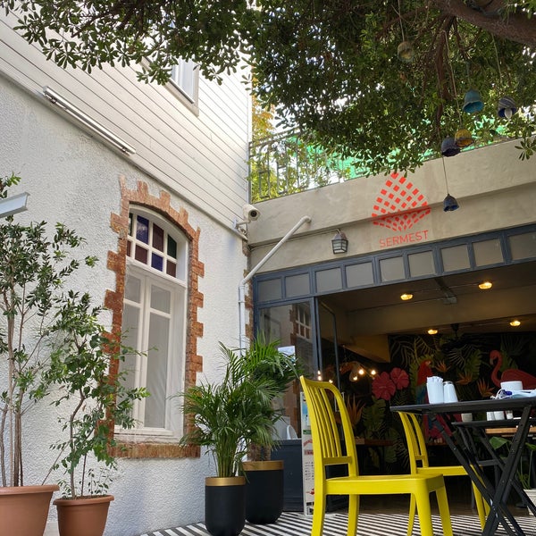 Foto tirada no(a) Sermest Cafe por Bilgehan K. em 8/31/2020