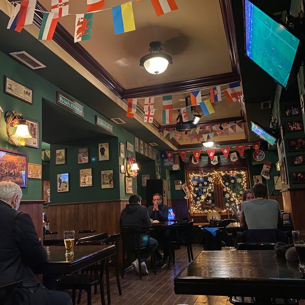 Foto diambil di MacLaren&#39;s Irish Pub oleh Bilgehan K. pada 12/21/2021